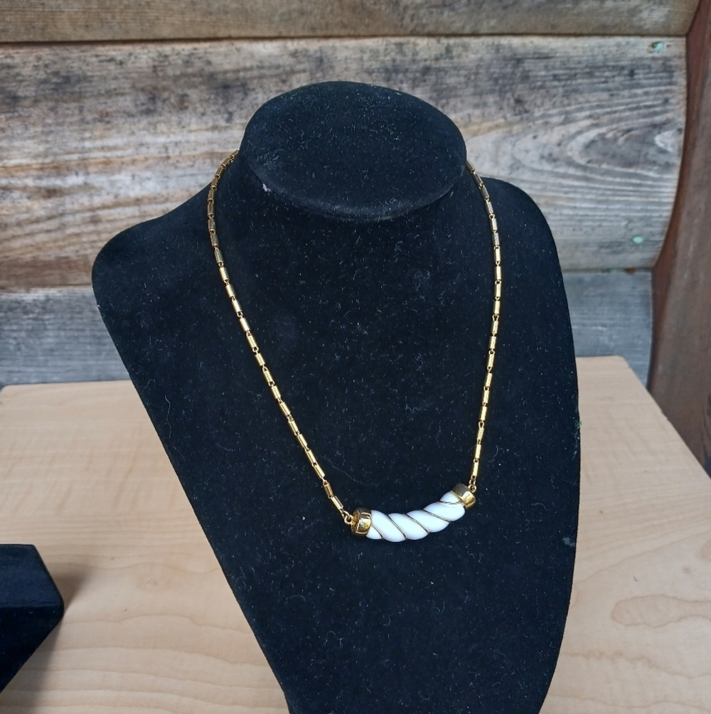 Vintage 60s Signed MONET White Twisted Gold Tone Shell Necklace MCM